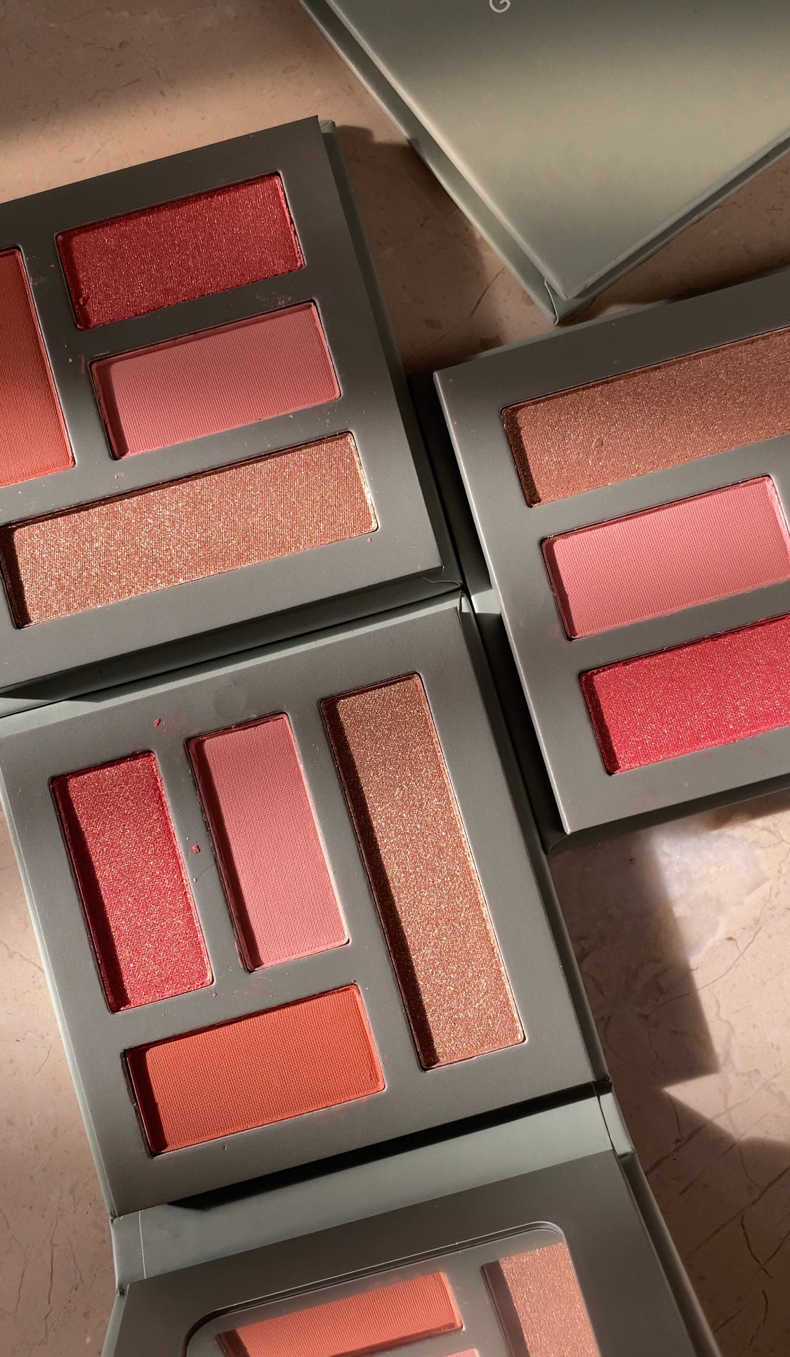 GIRL 2 GIRL BLUSH AND HIGHLIGHTER PALETTE