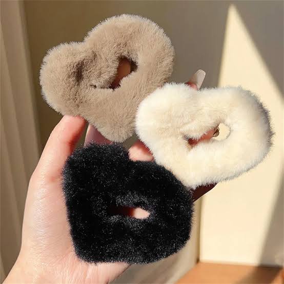 FUR HEART HAIR CLAWS