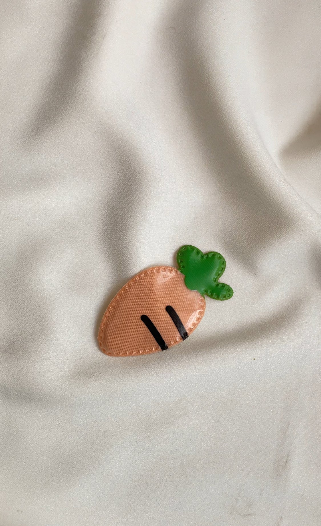 D63 CARROT HAIR PIN