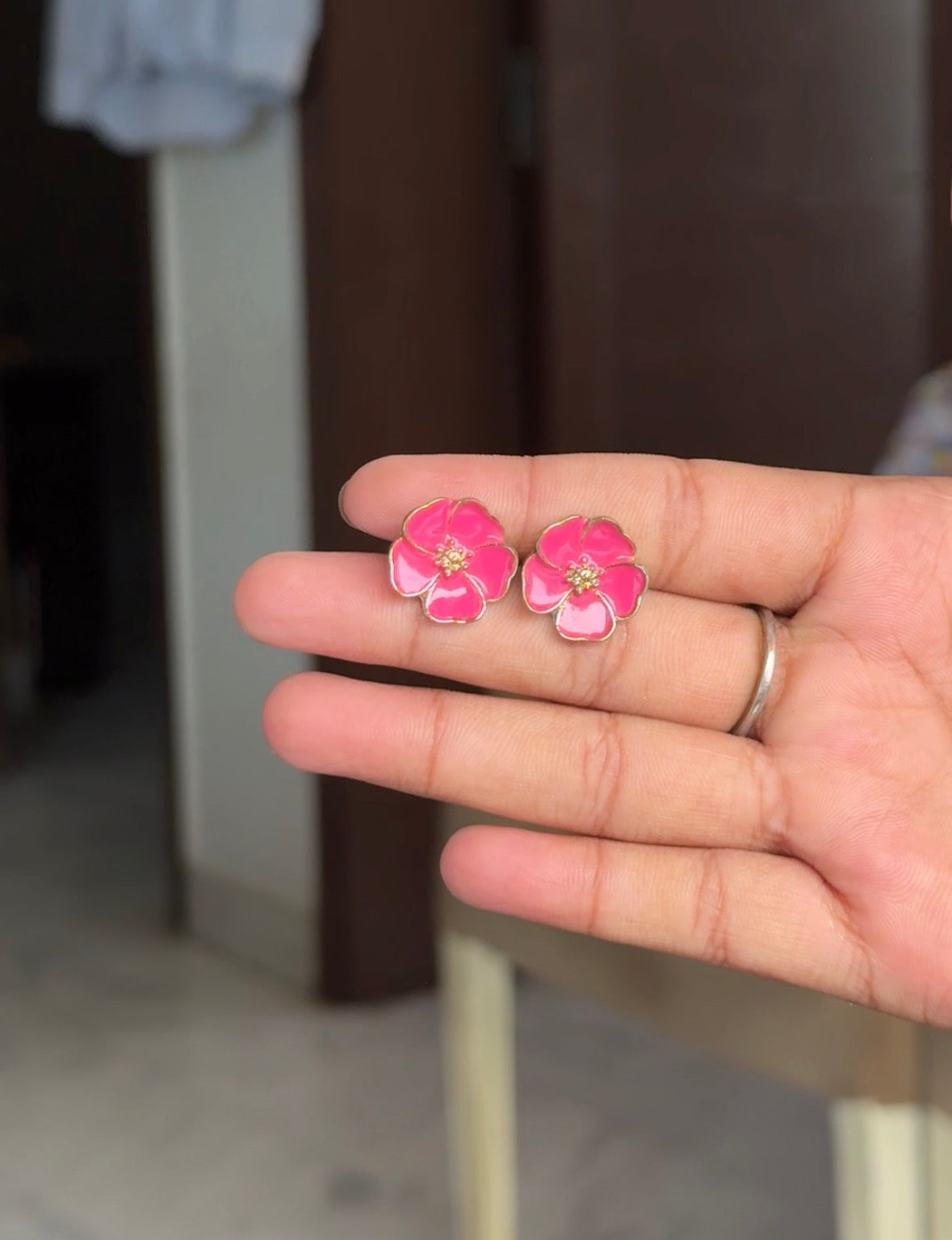 E232 FLOWER STUDS