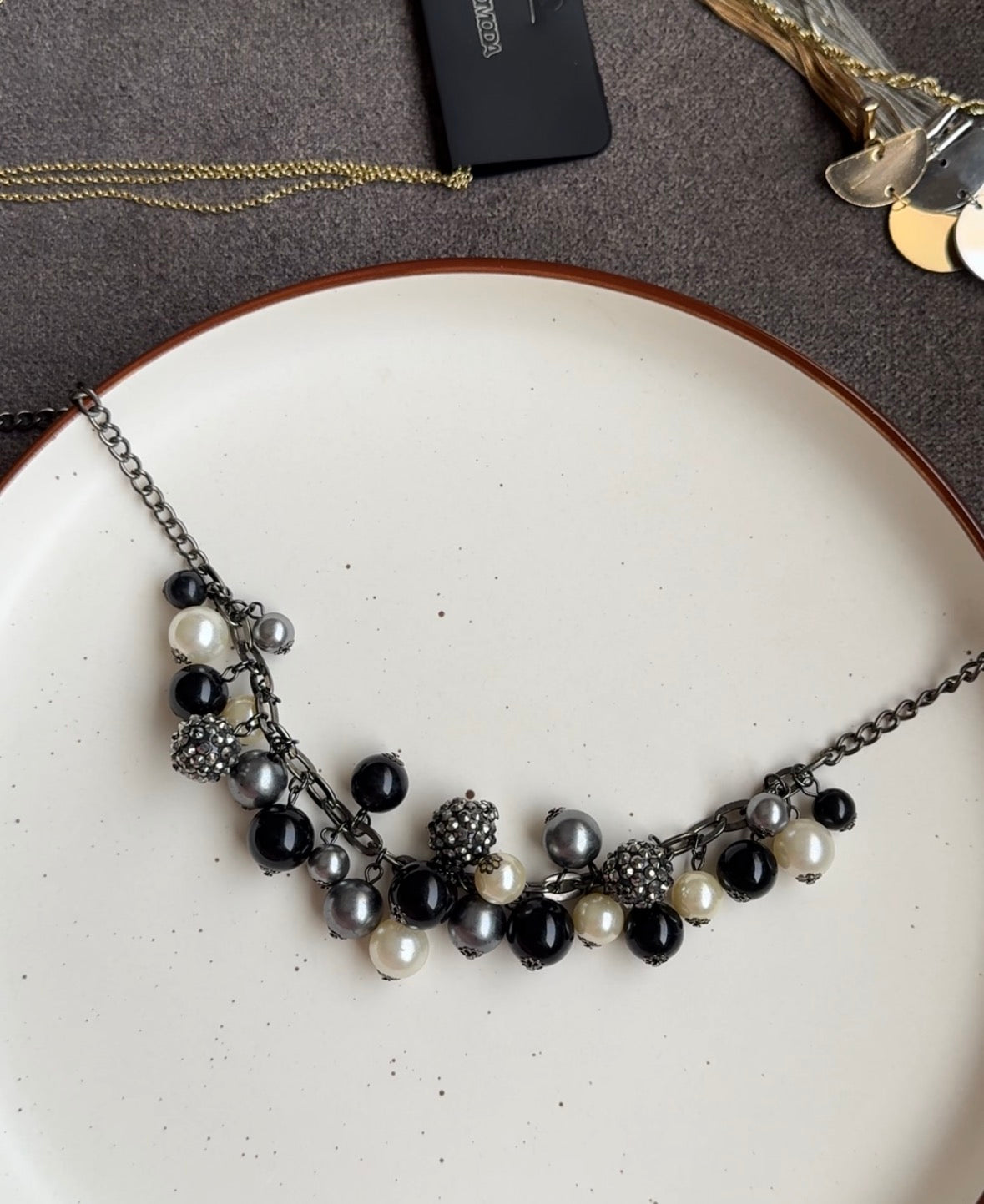 FANCY PEARLY NECKLACE