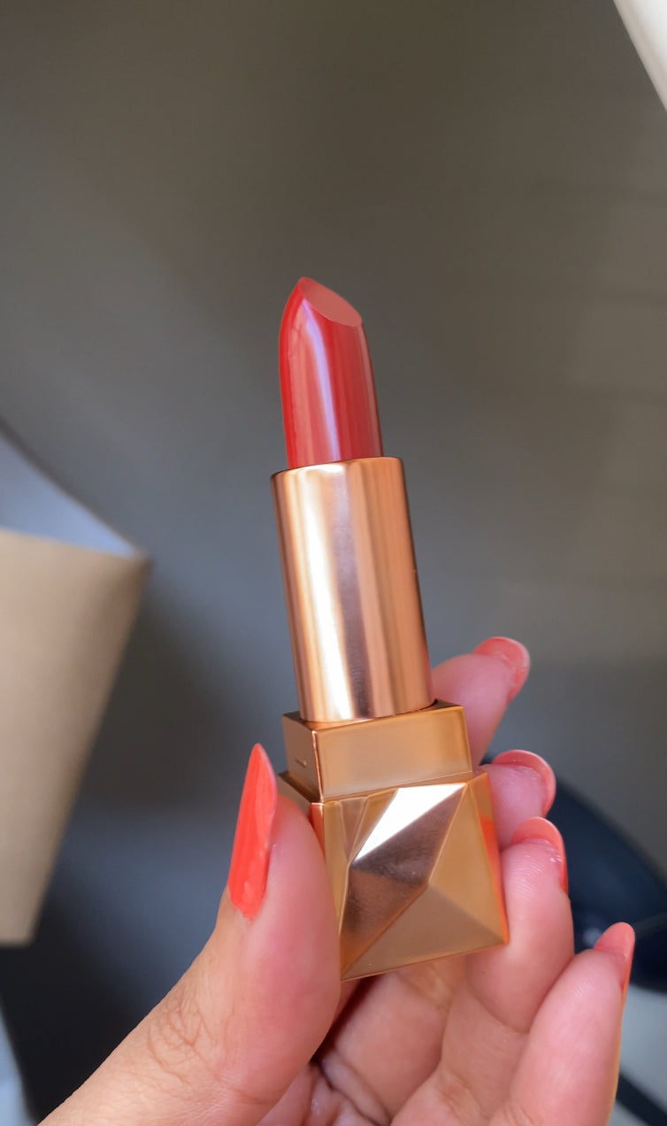 D 03 PINKISH RED MORECOOL LIPSTICK