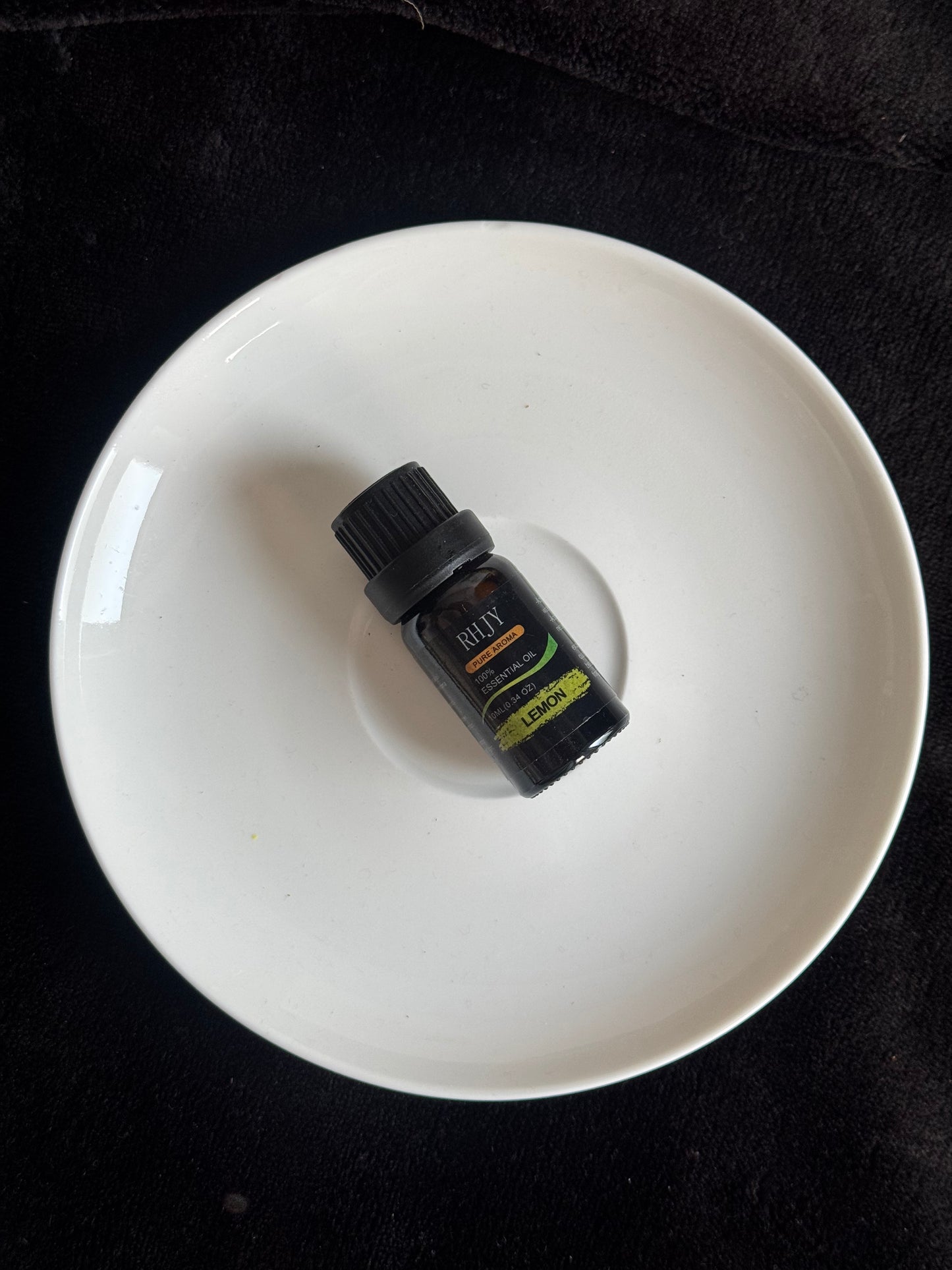 LEMON ESSENTIAL OIL
