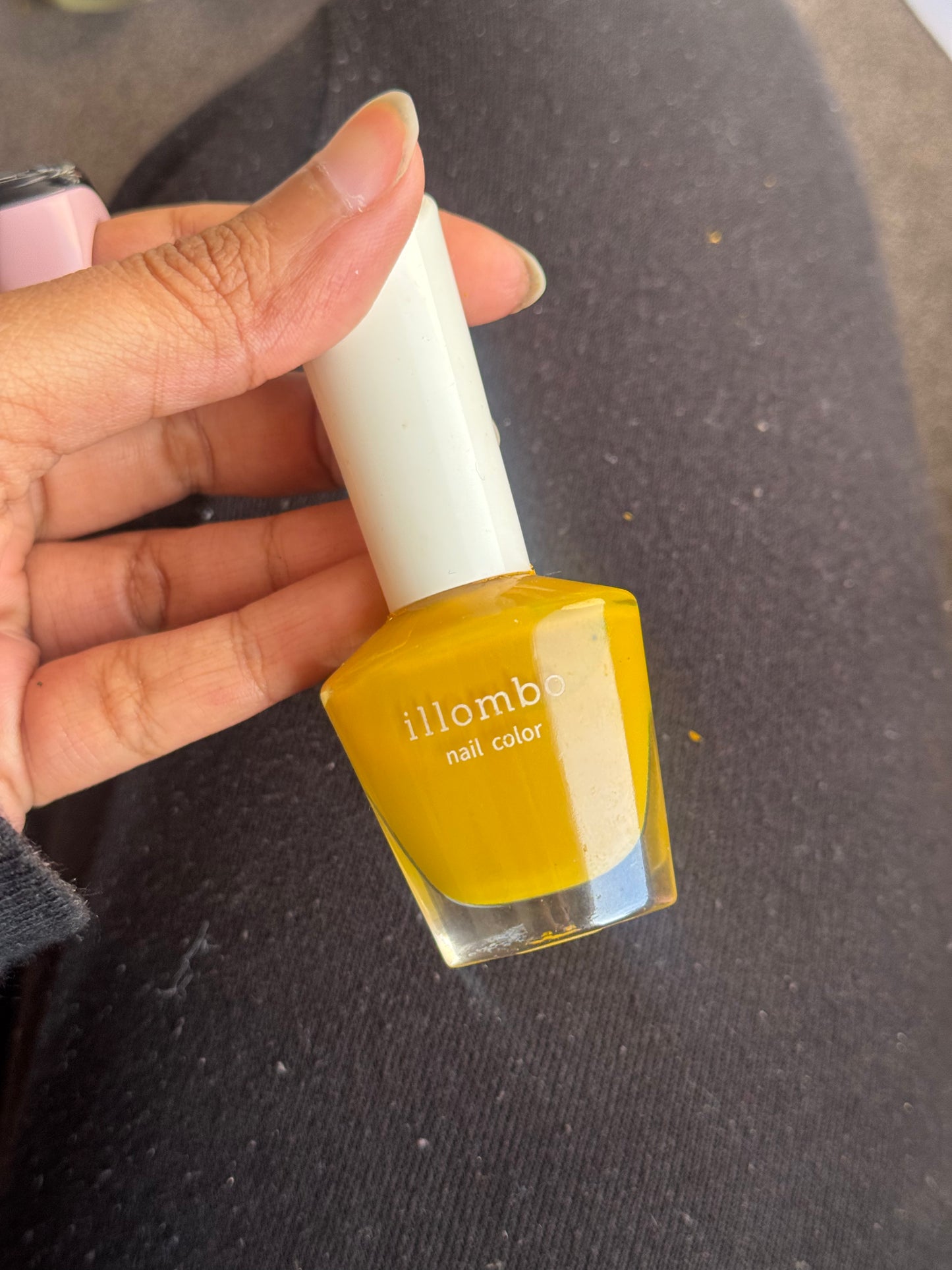 Y03 illombo nail color