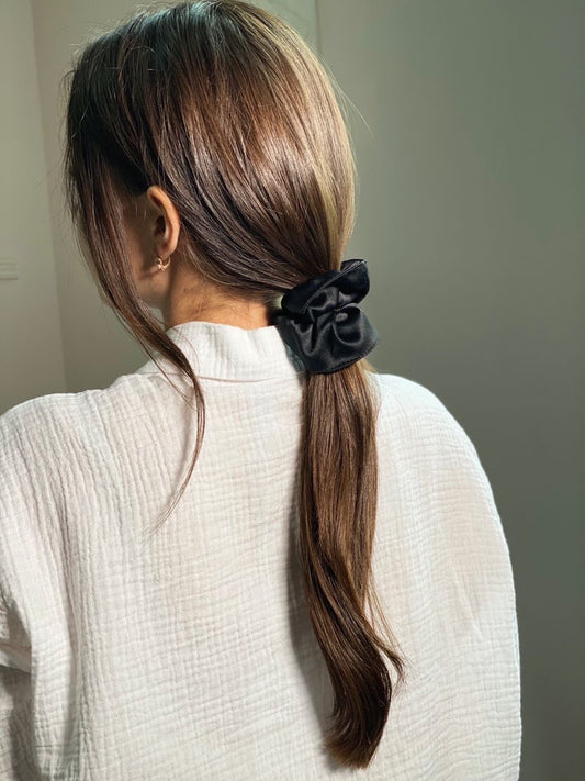BLACK SILK SCRUNCHIE