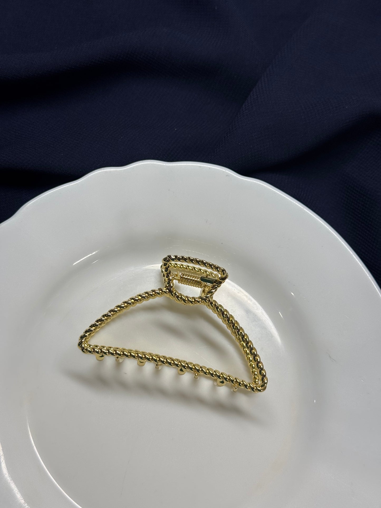A77 METAL HAIR CLAW