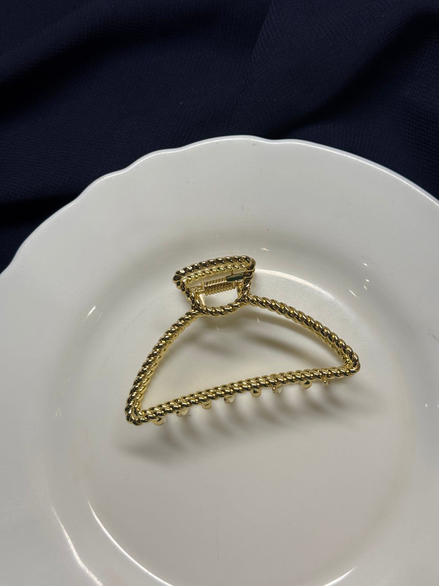 A77 METAL HAIR CLAW