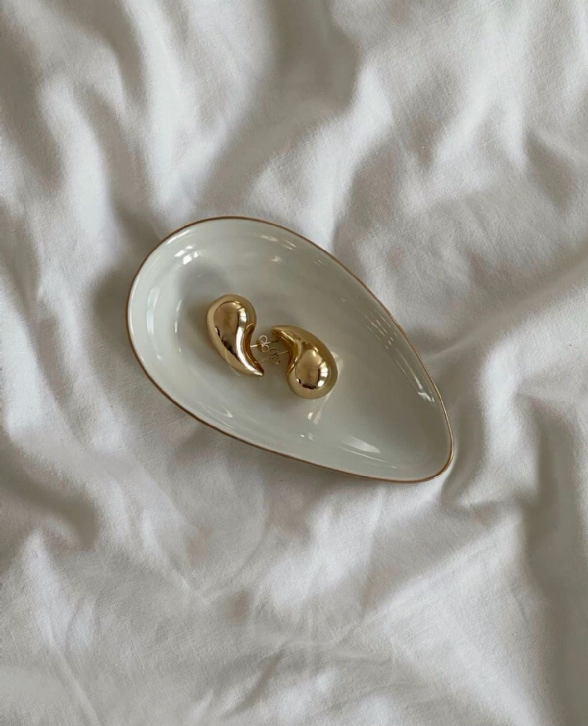 GOLDEN TEAR DROP EAR STUDS / EARRINGS