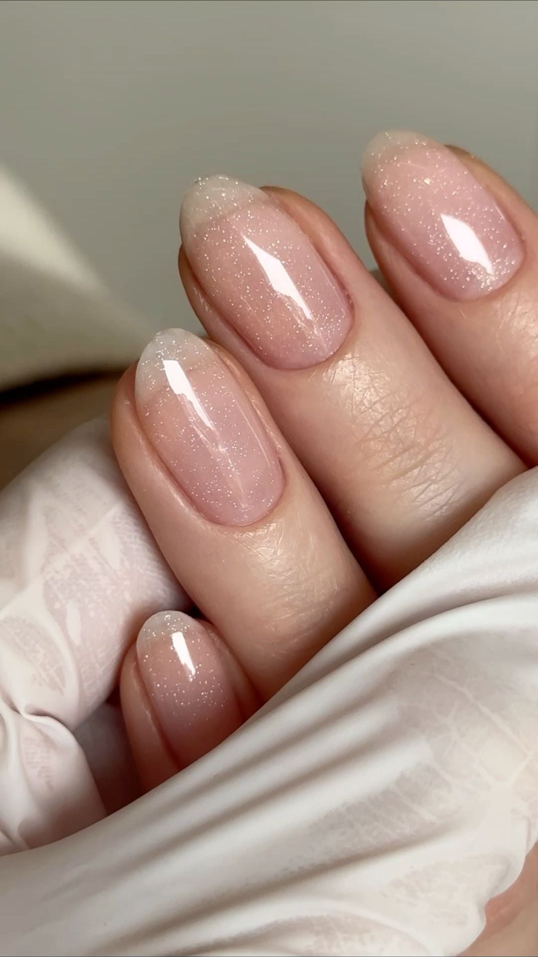 06 BEAUTY BRIEF CLEAR GLITTER NAIL COLOR