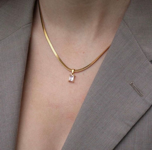 E165 NECKLACE