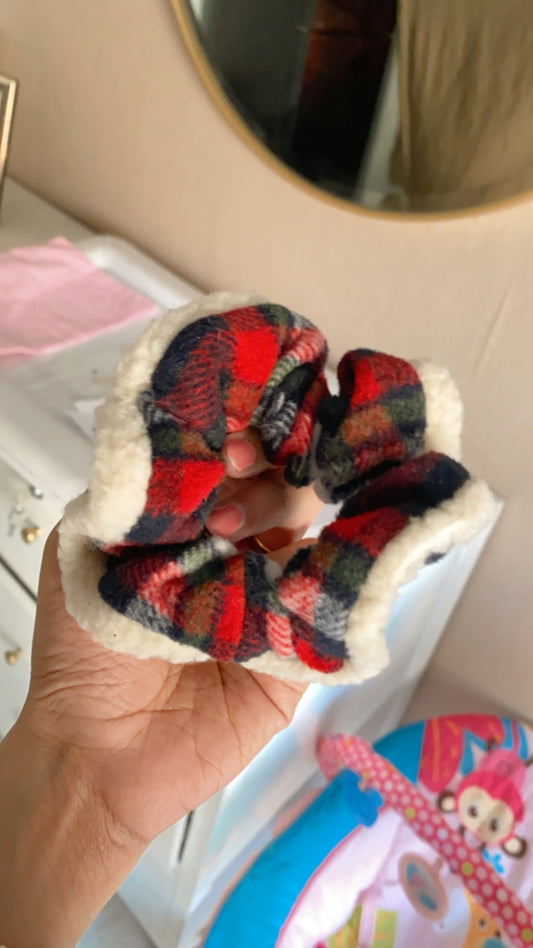 IMPORTED WOOLEN SCRUNCHIE