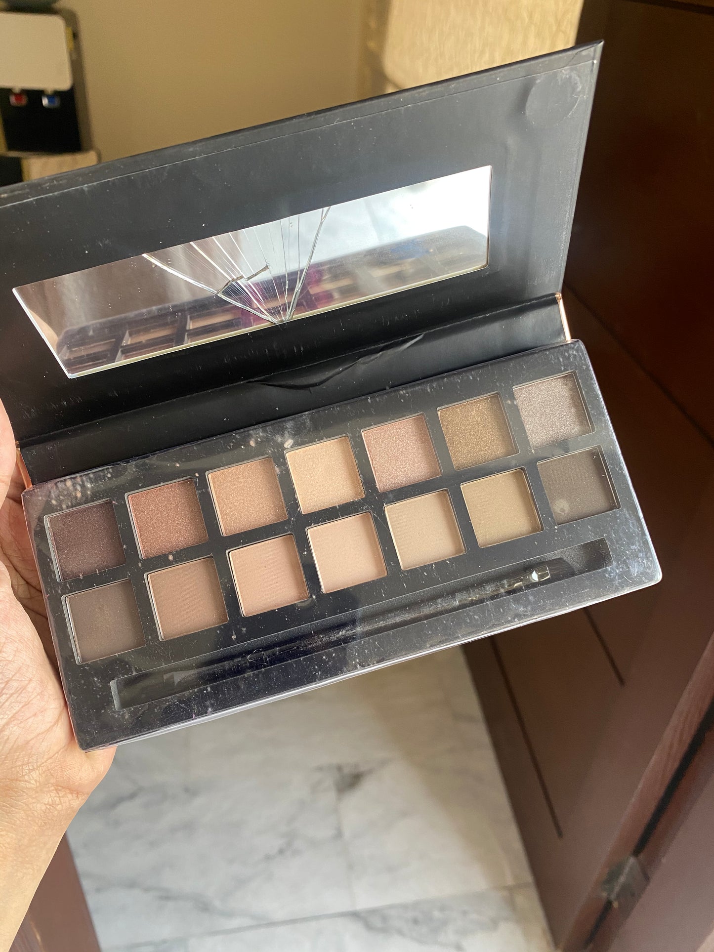 THE PERFECT NUDES EYESHADOW PALETTE