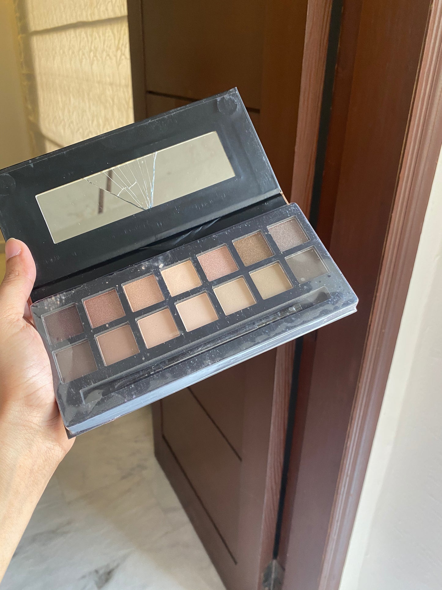 THE PERFECT NUDES EYESHADOW PALETTE