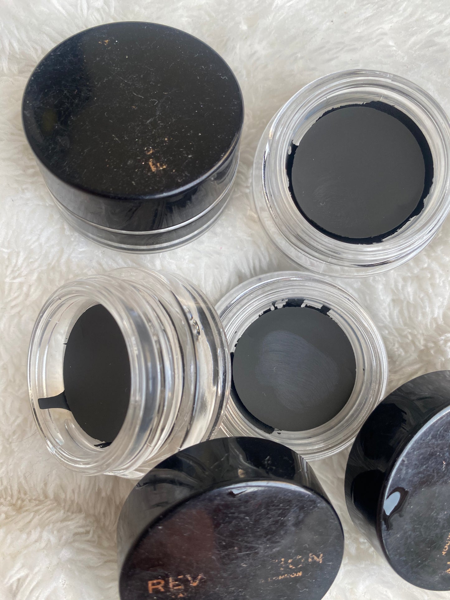 REVOLUTION BROW POMADE IN BLACK COLOR