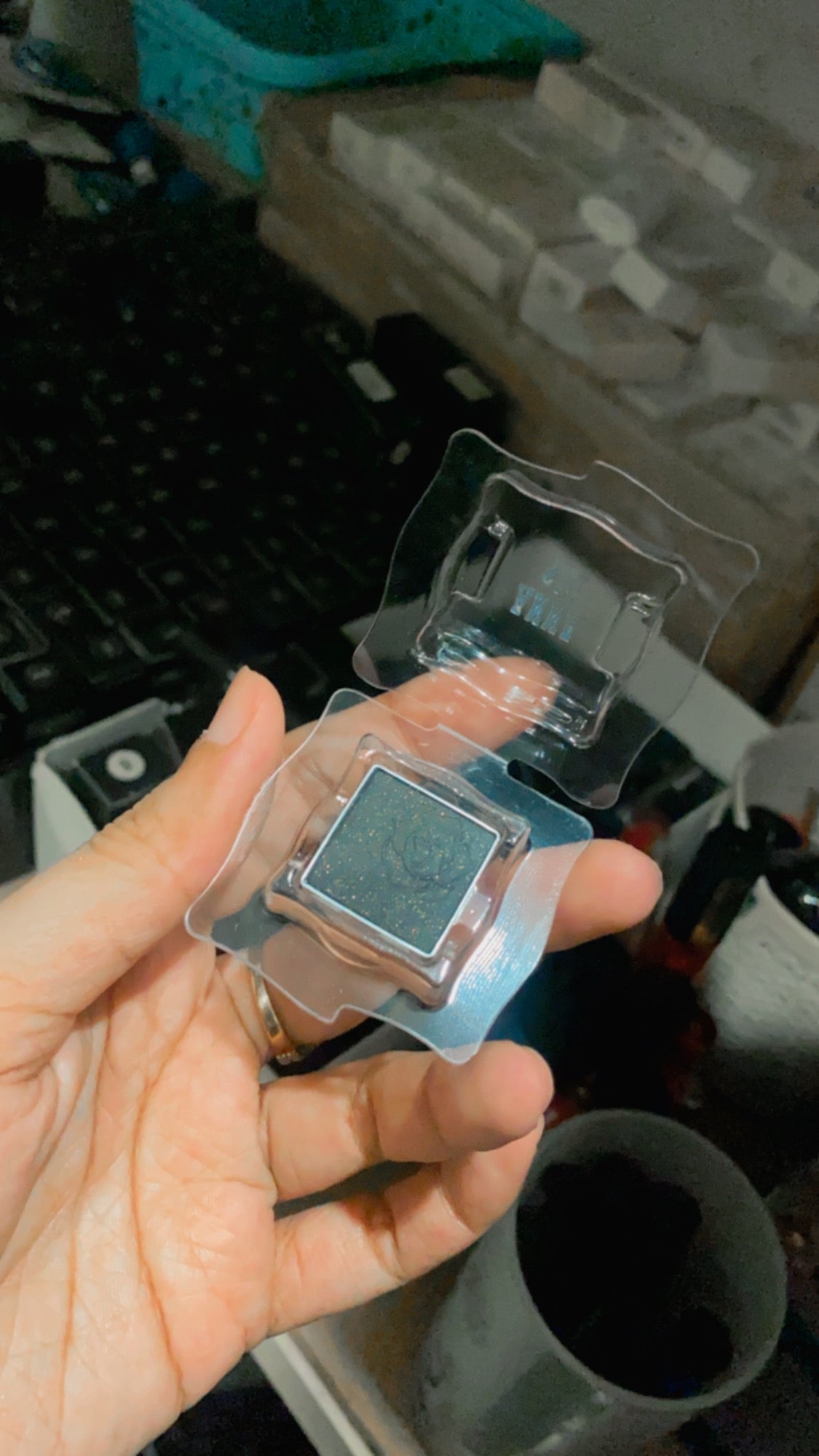 003 ANNA SUI SINGLE BLACK EYESHADOW