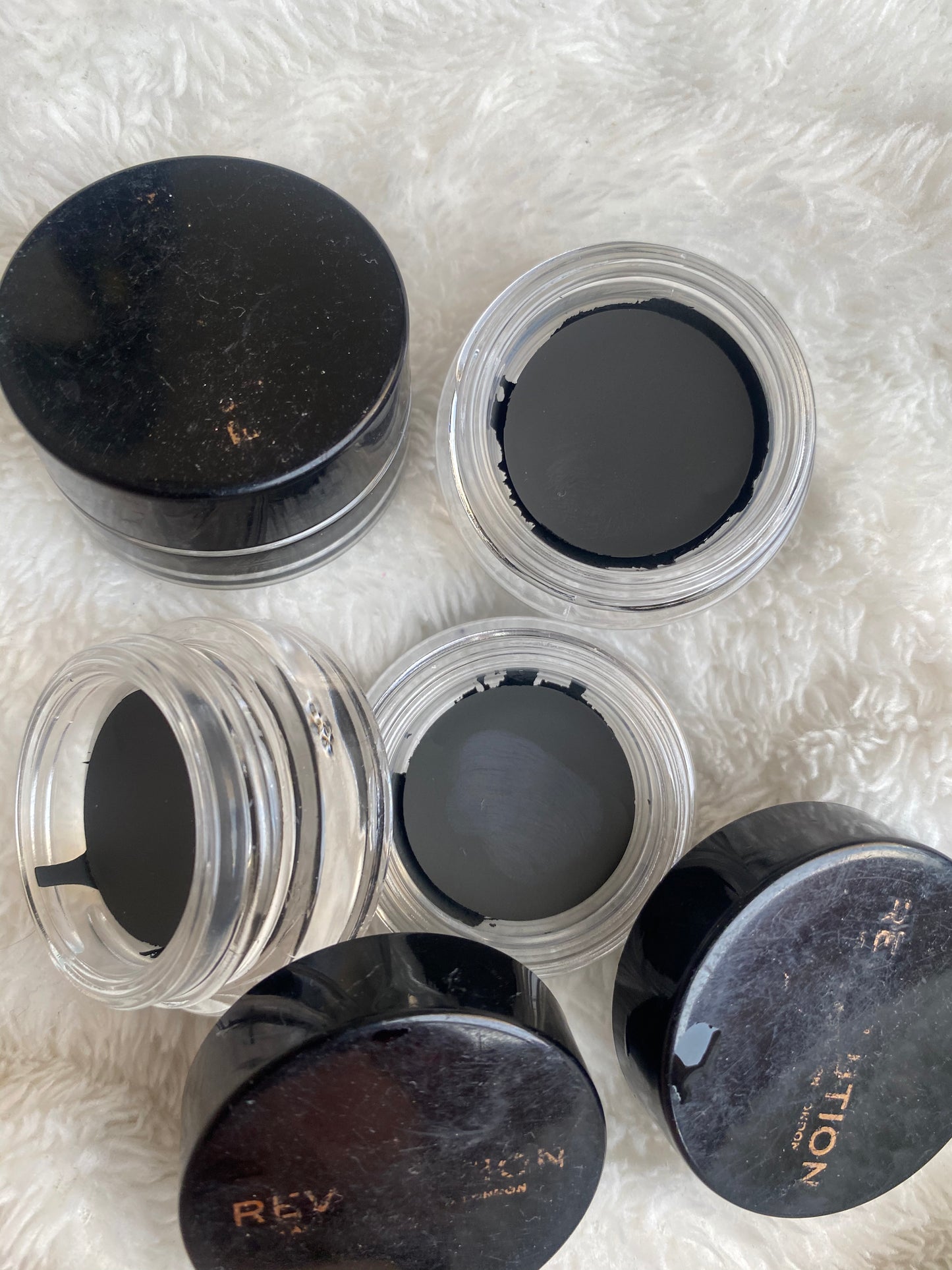 REVOLUTION BROW POMADE IN BLACK COLOR