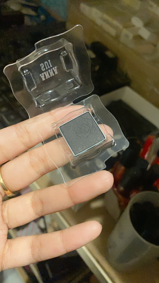 003 ANNA SUI SINGLE BLACK EYESHADOW