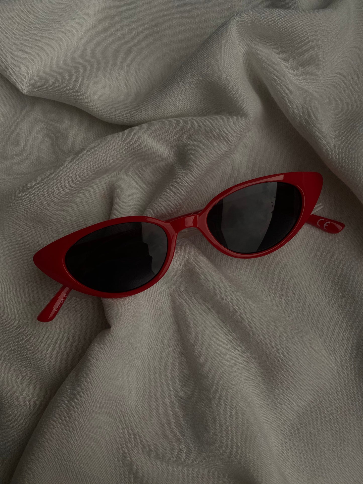 PLAIN CAT EYED RED SHADES