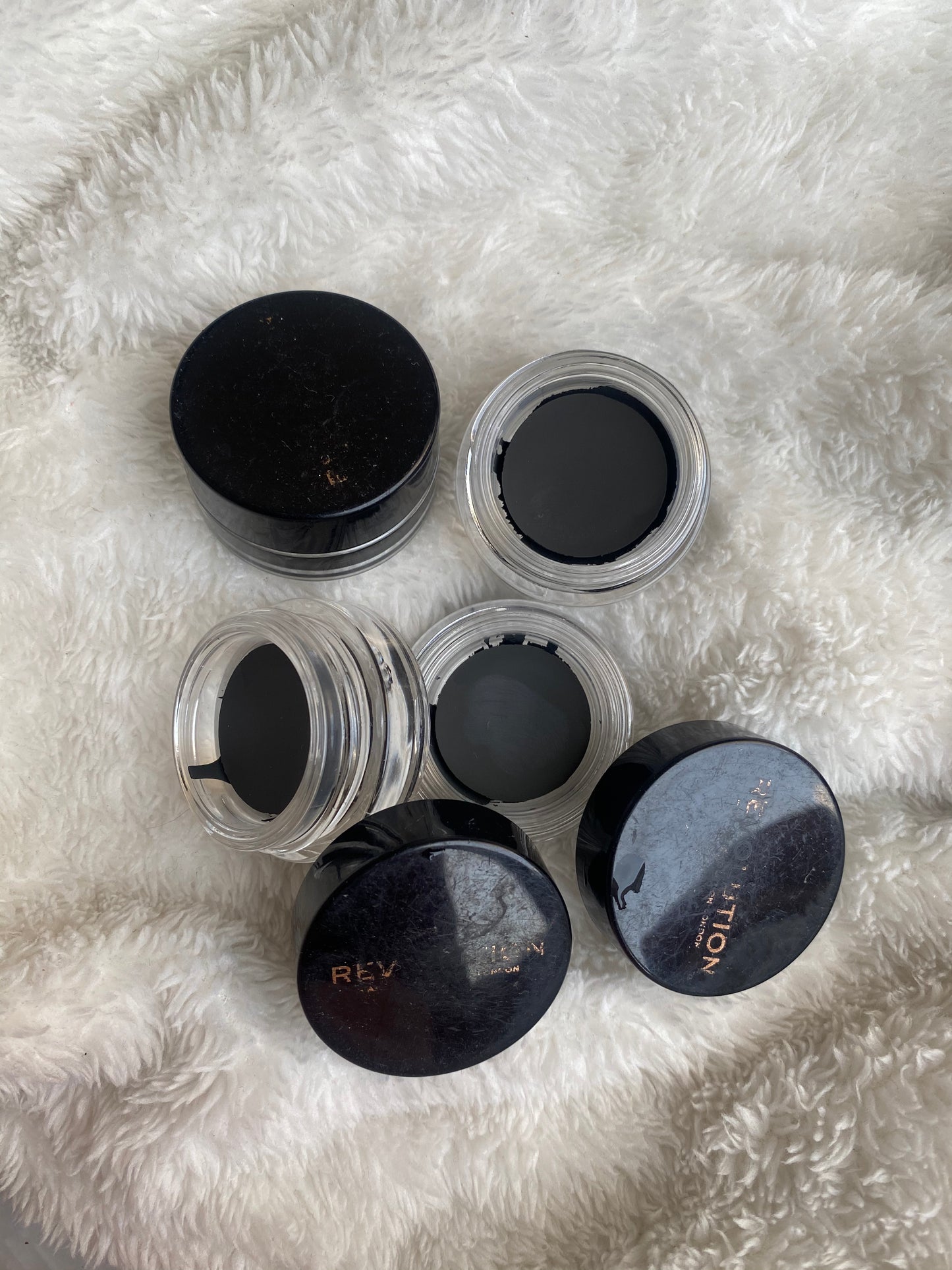 REVOLUTION BROW POMADE IN BLACK COLOR