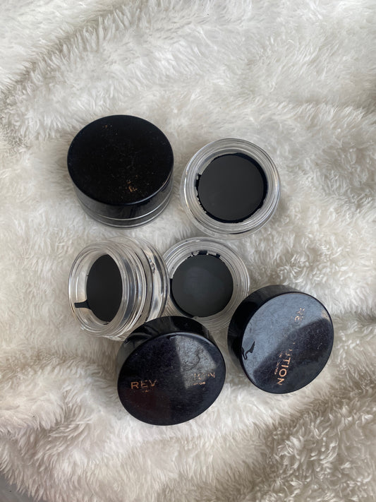 REVOLUTION BROW POMADE IN BLACK COLOR