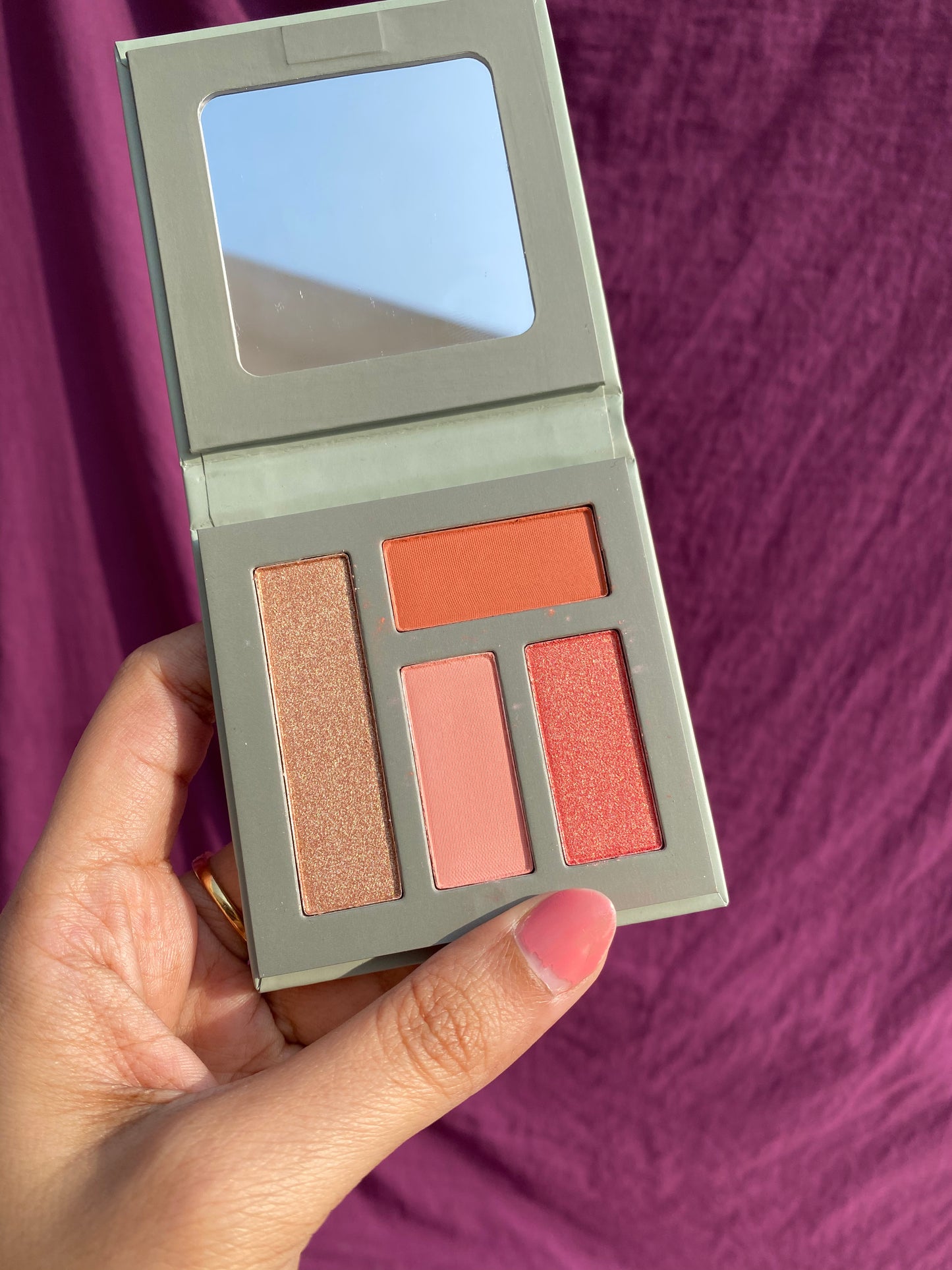 GIRL 2 GIRL BLUSH AND HIGHLIGHTER PALETTE