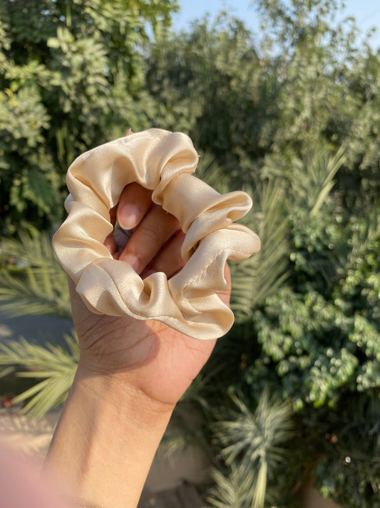 GOLDEN WHEAT SCRUNCHIE