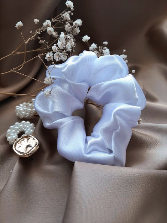 WHITE SILK SCRUNCHIE