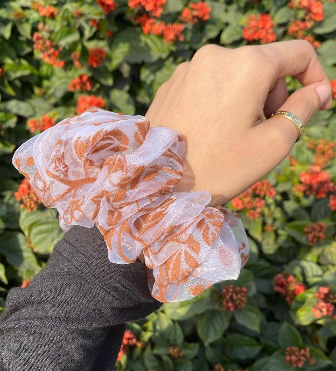VELVET FLOWERS ON ORGANZA SCRUNCHIE