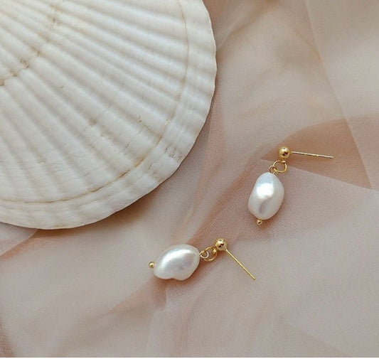 PEARL WHITE AND GOLD EARRINGS