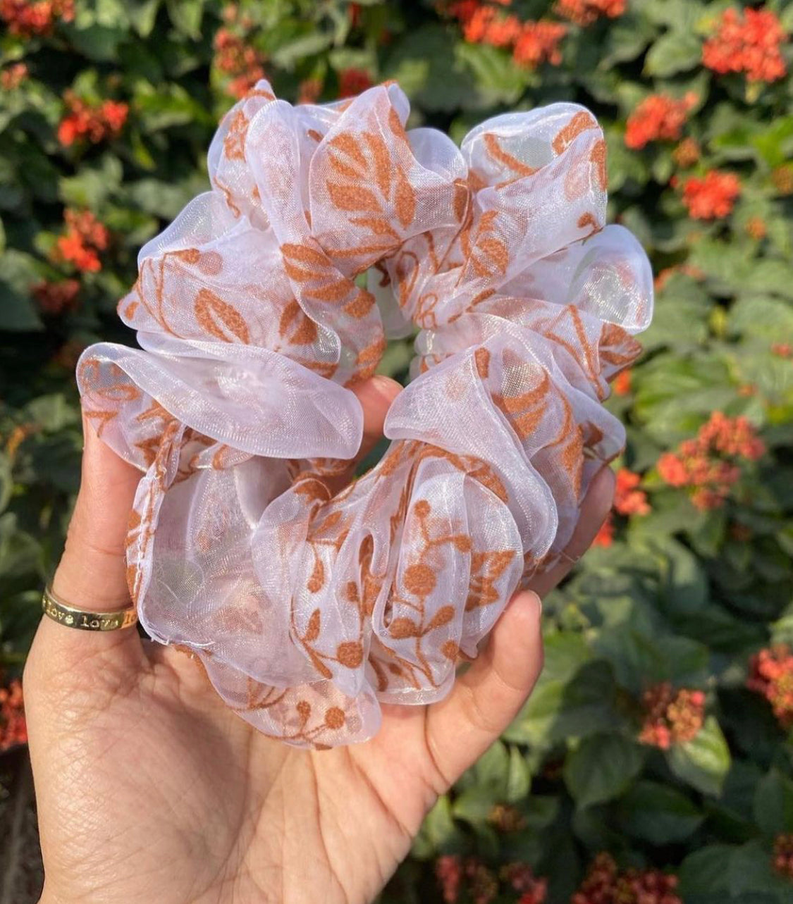 VELVET FLOWERS ON ORGANZA SCRUNCHIE