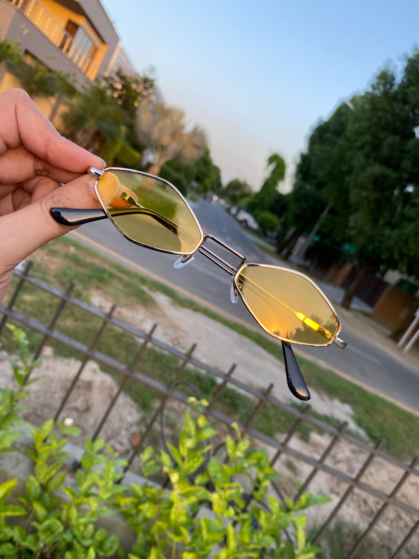 YELLOW RETRO HEXAGON DIAMOND SHAPED SUNGLASSES