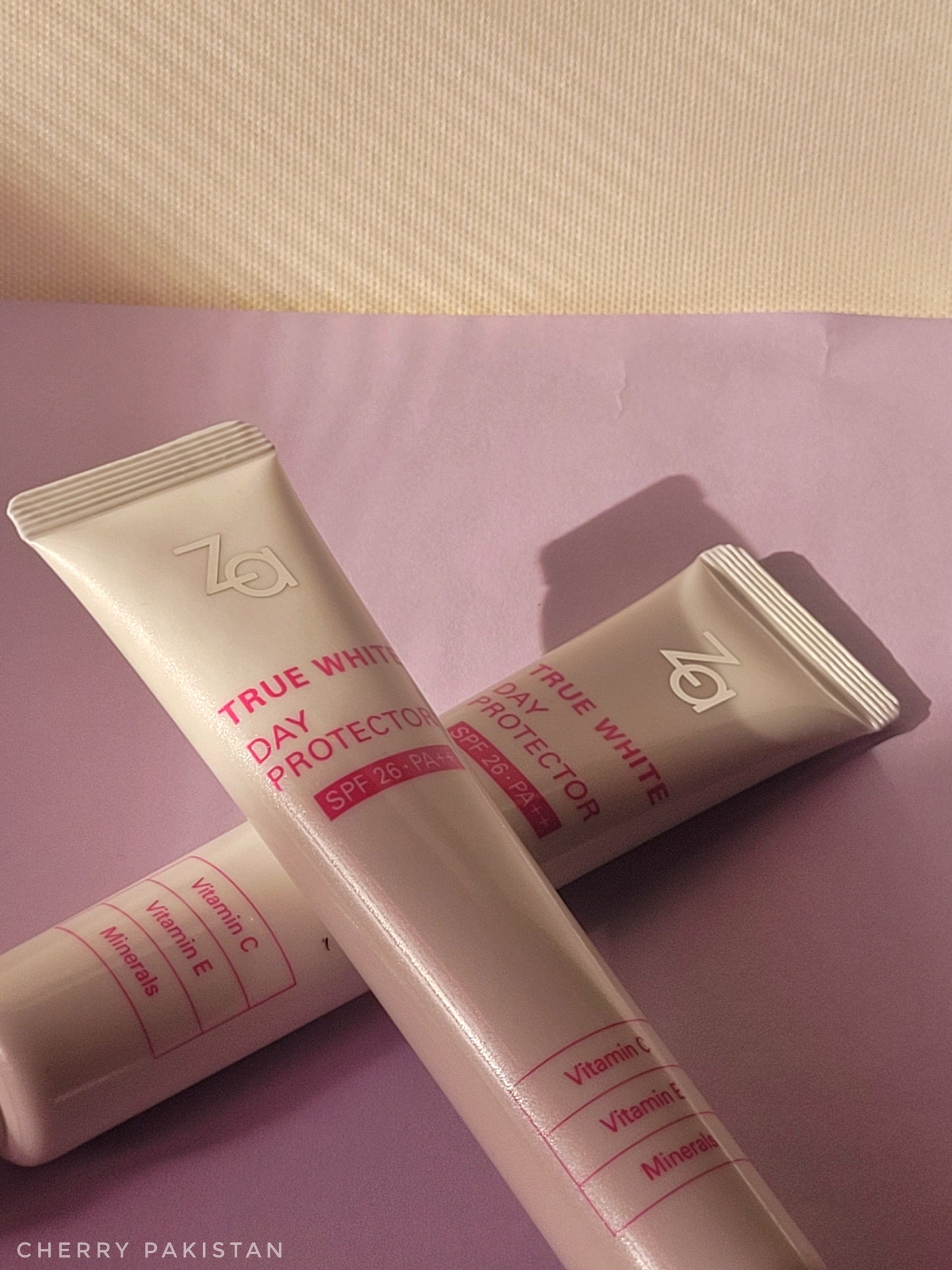 ZA TRUE WHITE DAY PROTECTOR AND BRIGHTENING CREAM