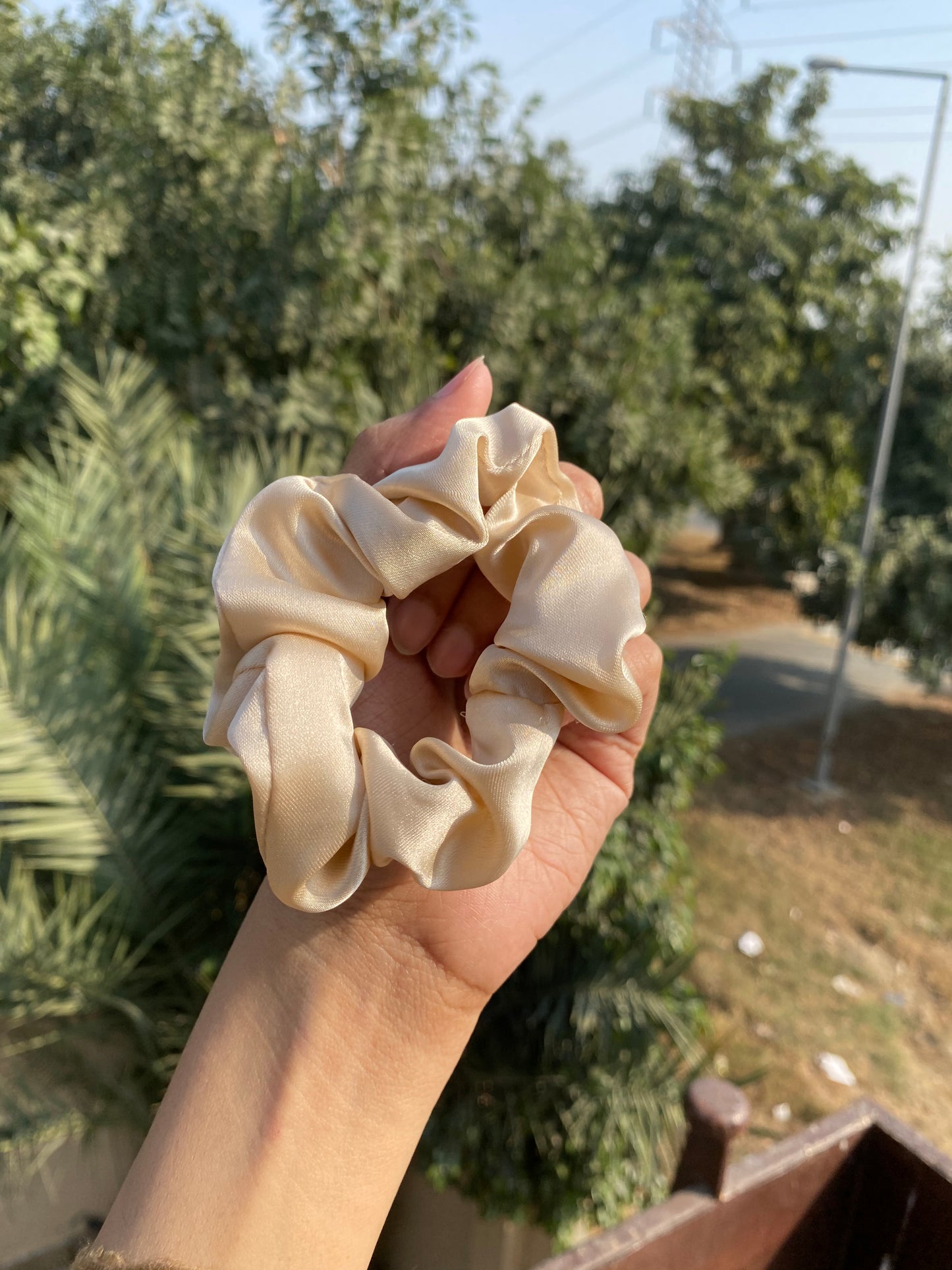 GOLDEN WHEAT SCRUNCHIE