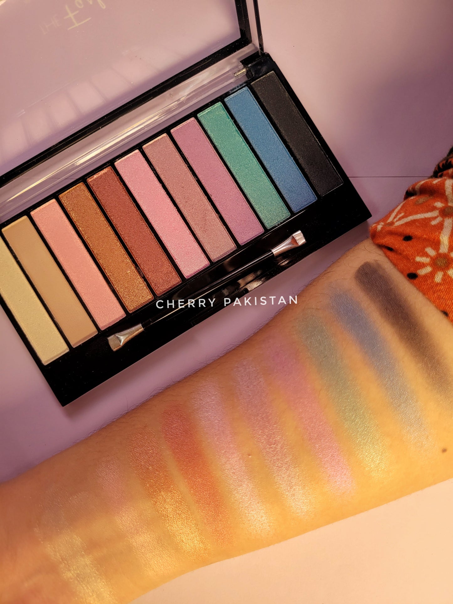 USHA’S EYESHADOW PALETTE 03