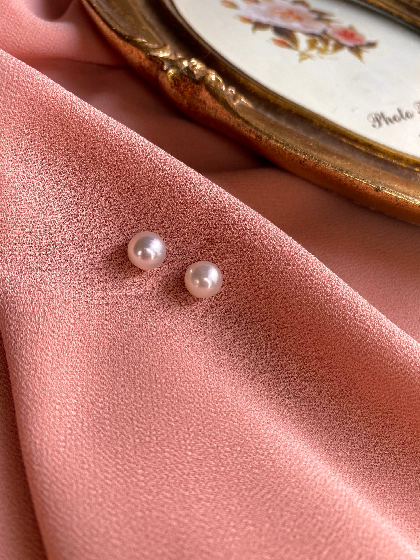 WHITE PEARL EAR STUDS