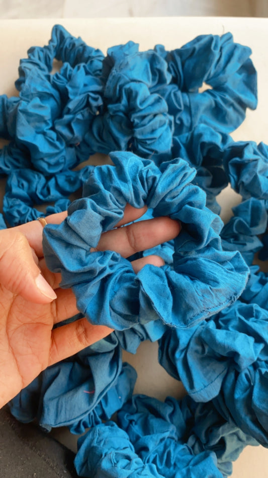 BLUE COTTON SCRUNCHIE