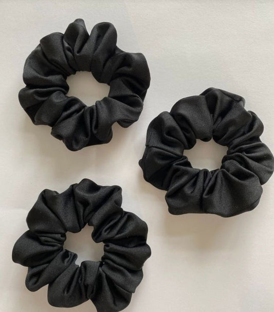 BLACK SILK SCRUNCHIE