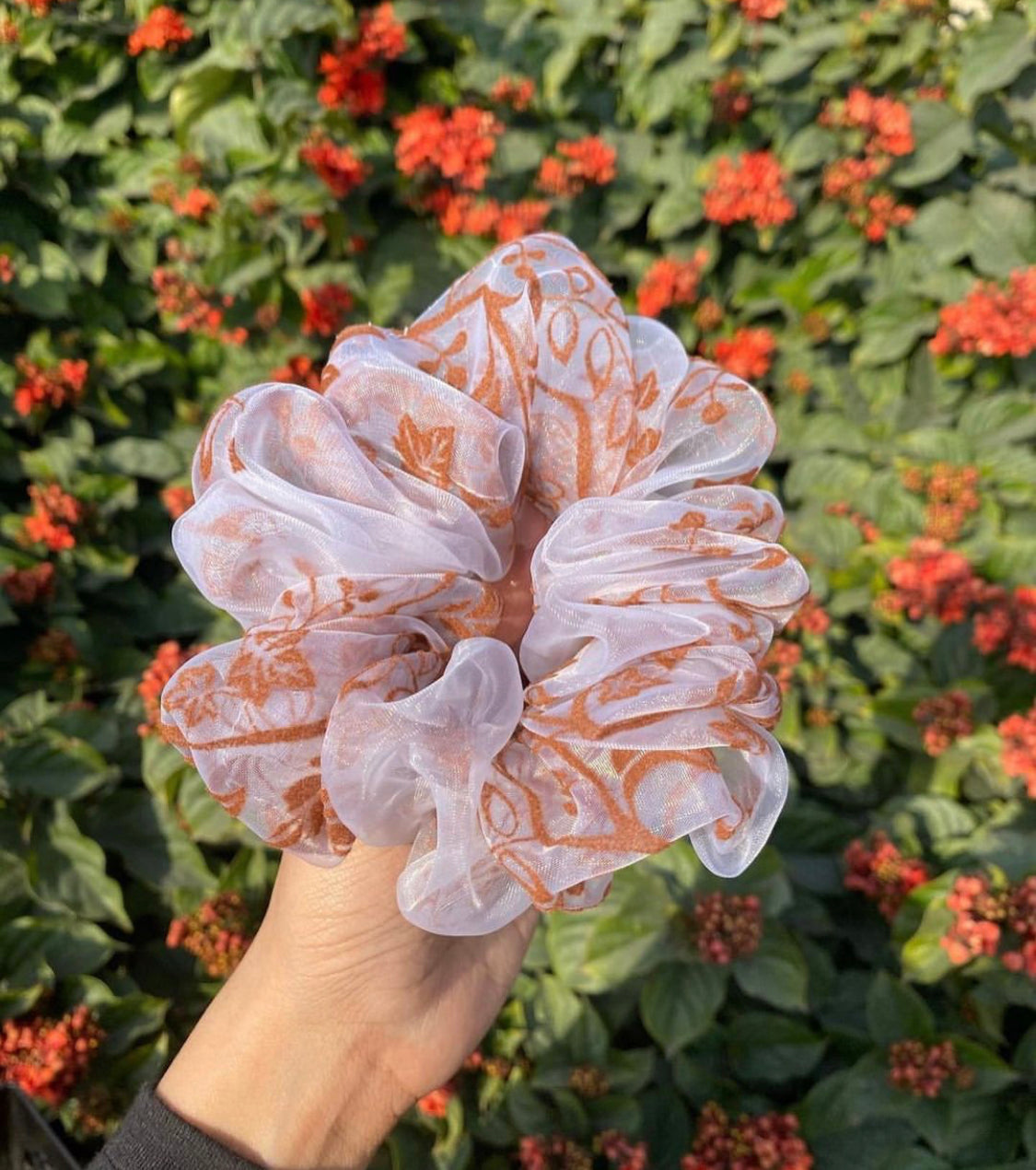 VELVET FLOWERS ON ORGANZA SCRUNCHIE