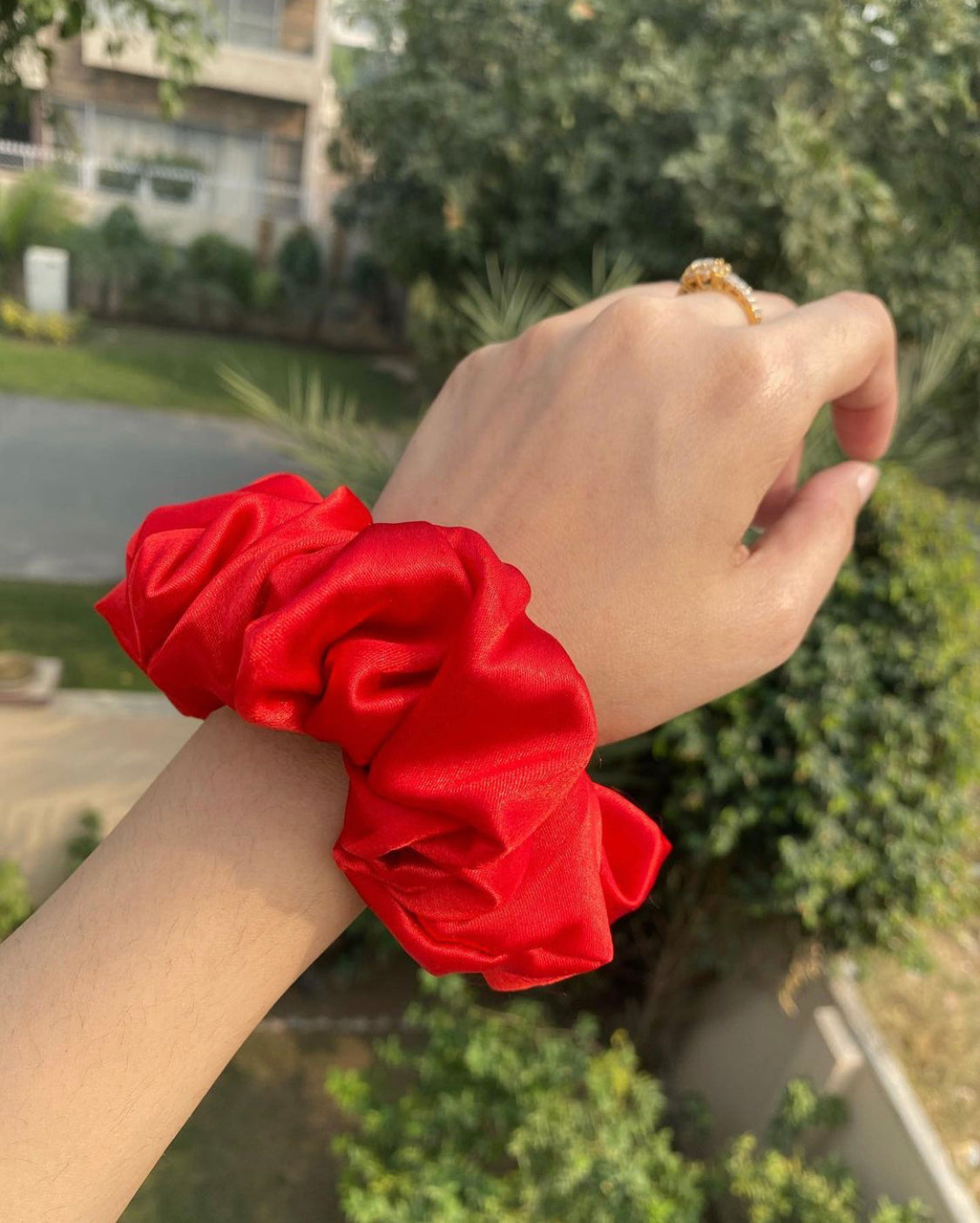 SCARLET RED SILK SCRUNCHIE