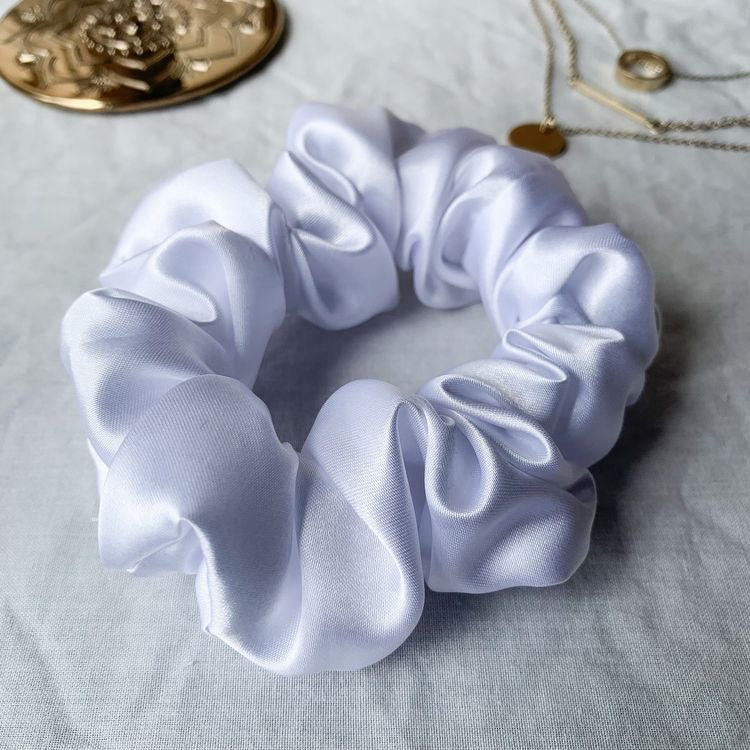 WHITE SILK SCRUNCHIE