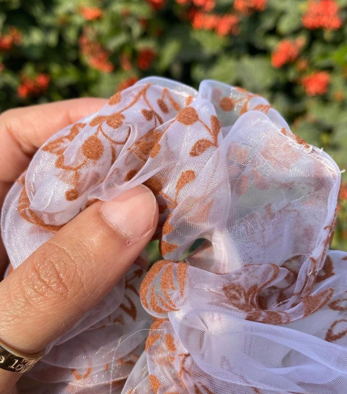 VELVET FLOWERS ON ORGANZA SCRUNCHIE