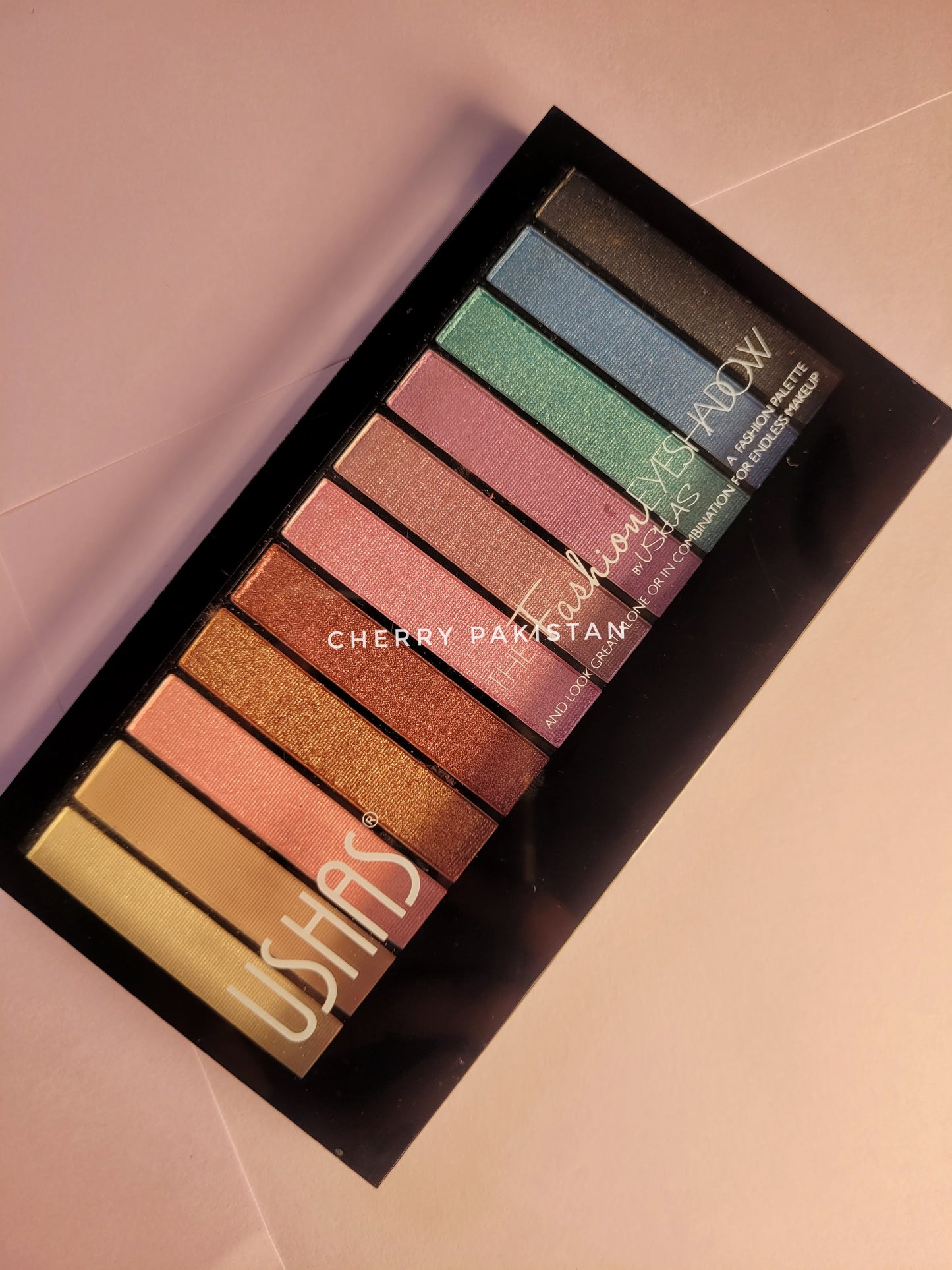 USHA’S EYESHADOW PALETTE 03